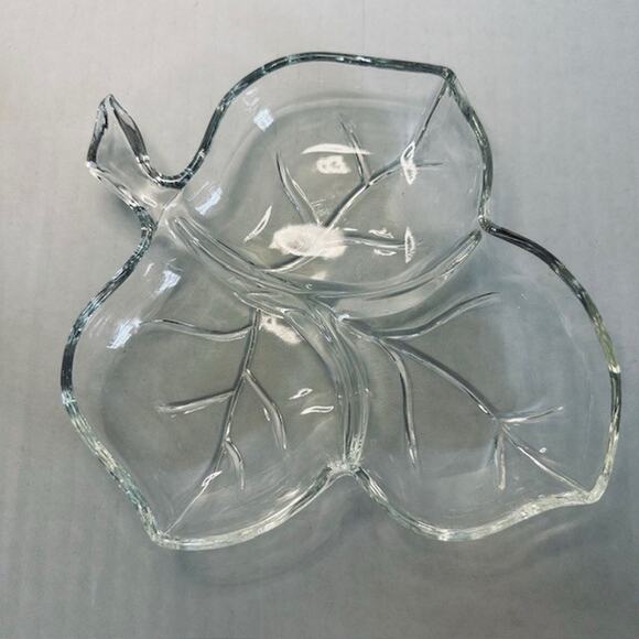 Hazel Atlas Glass Leaf Candy/Relish/Nut Clear Serving Dish 3 Sections Decor VTG - Picture 2 of 7